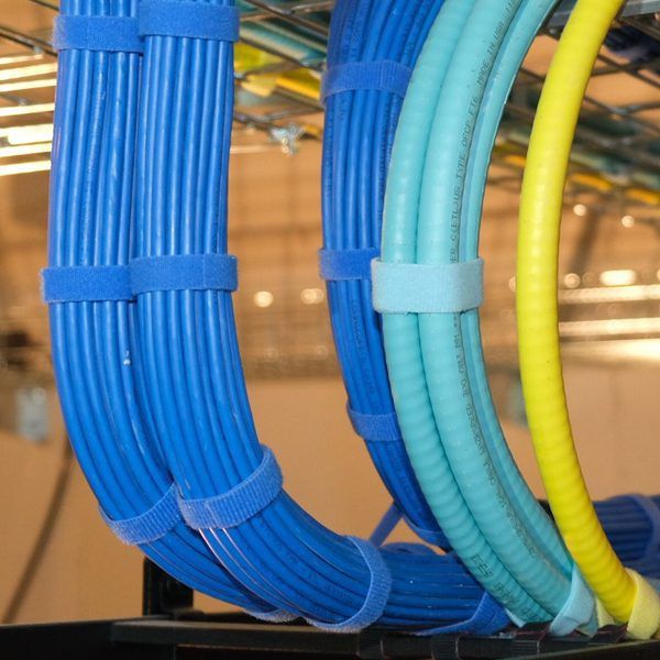 Cable Management 101: técnicas para um bastidor impecável